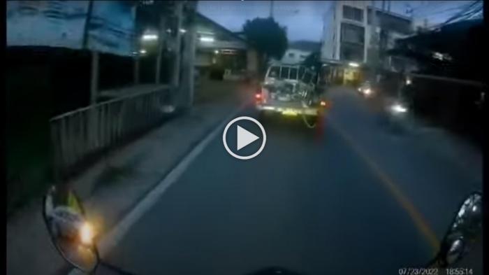 Δολοφονικό φόρτωμα τζαμιών σε φορτηγάκι [video]